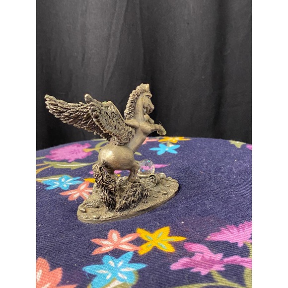 Pewter Pegasus Myth/ Magic Figurine “The Defender of the Crystal” by A G Slocomb - Picture 5 of 12